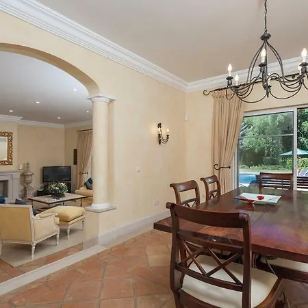 Villa Sleeps 8 Pool Air Con T479971